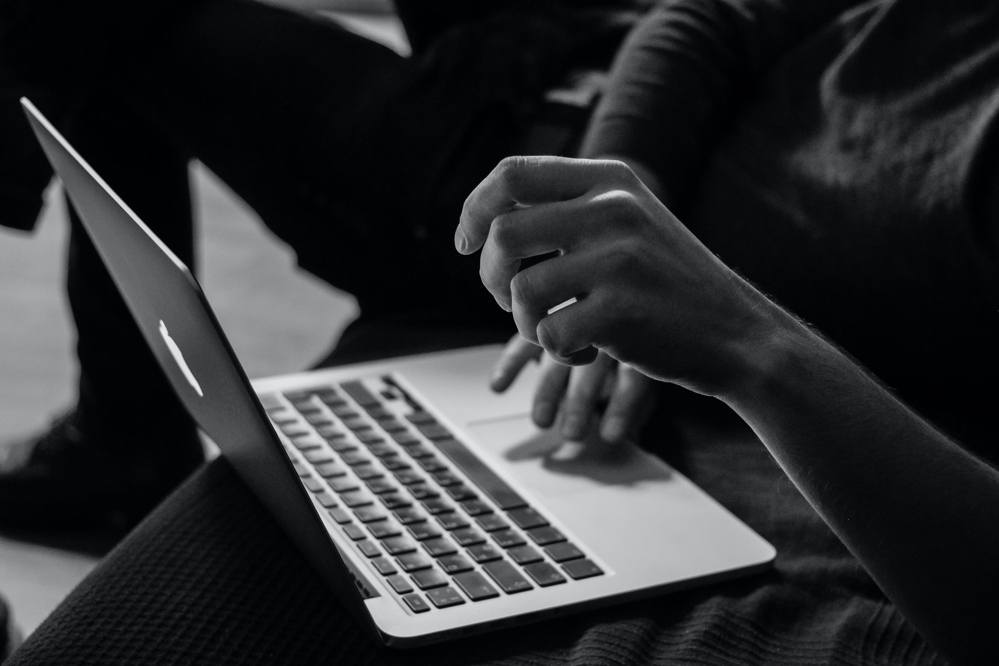 sergey-zolkin- UeY8aTI6d0-unsplash (1)