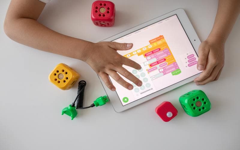 Hybrid Learning vs Blended Learning. What Is The Difference?